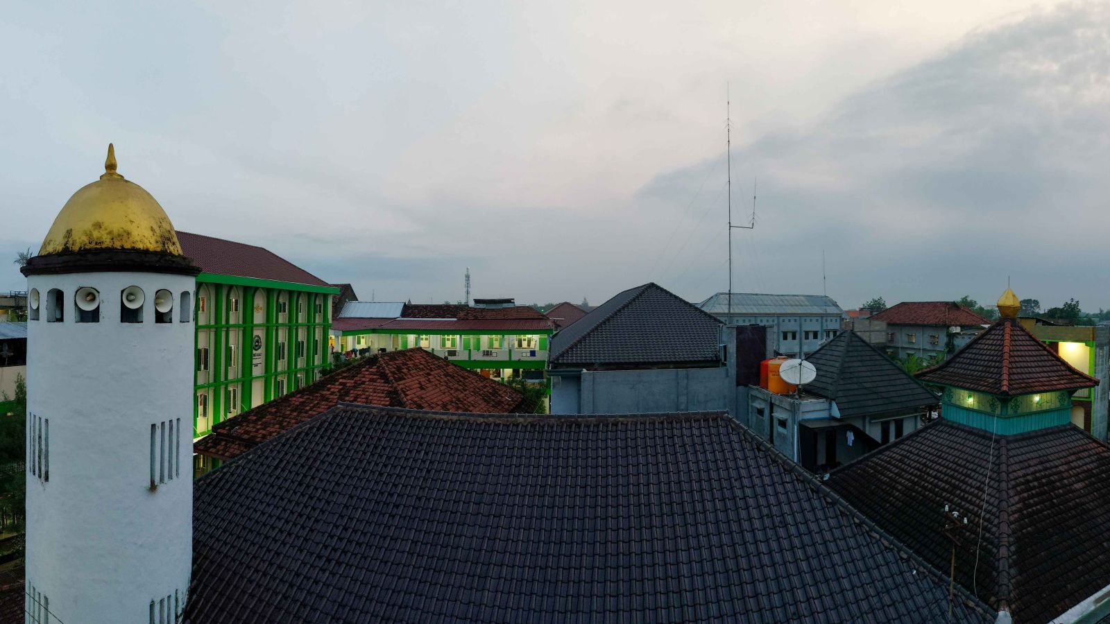 Masjid Bahrul 'Ulum: Pusat Kehidupan Berkelanjutan di Cilacap